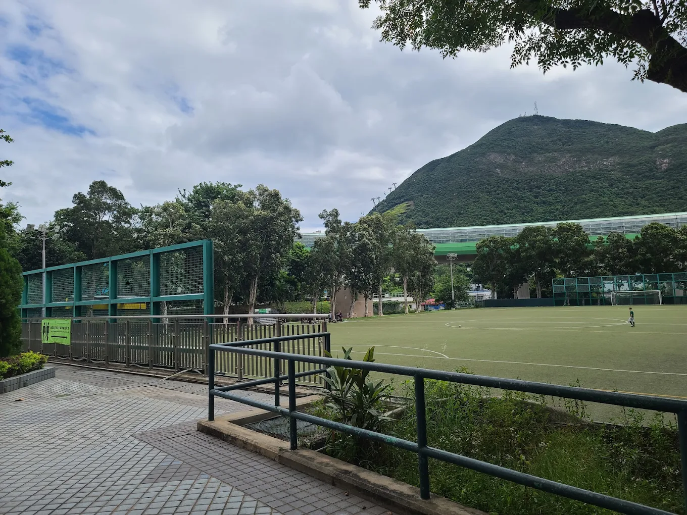 香港仔運動場 (近海洋公園站) 足球場圖片